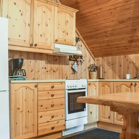 2 Bedroom Gorgeous In Saevareid Dom wakacyjny Sævareid