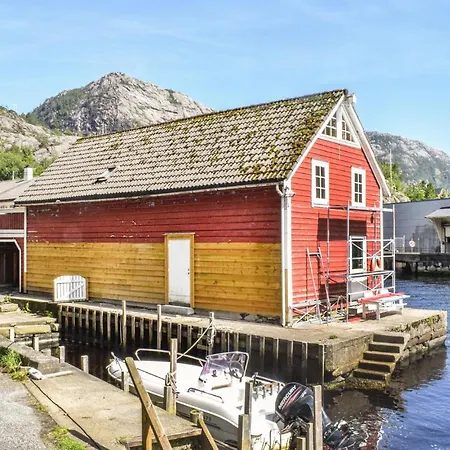 Semesterbostad 2 Bedroom Gorgeous In Saevareid